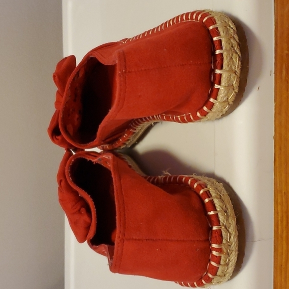 Bandolino Suede Red Bow Flats   Size 11 - Picture 4 of 7